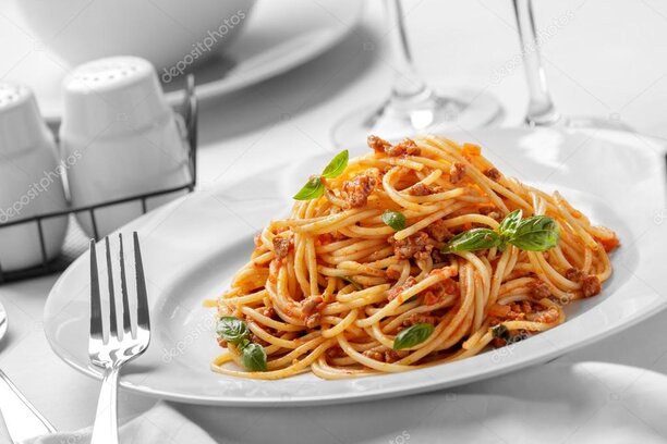 Piatto pronto con carne e contorni freschi